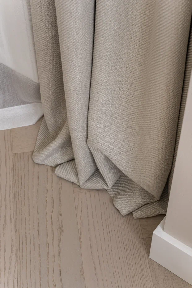 Композитная паркетная доска Quartz Parquet Штучный паркет Дуб Песочный 44-408 венгерская елка 400×100×5 фото в интерьере Композитная паркетная доска Quartz Parquet Штучный паркет Дуб Песочный 44-408 венгерская елка 400×100×5 фото в интерьере