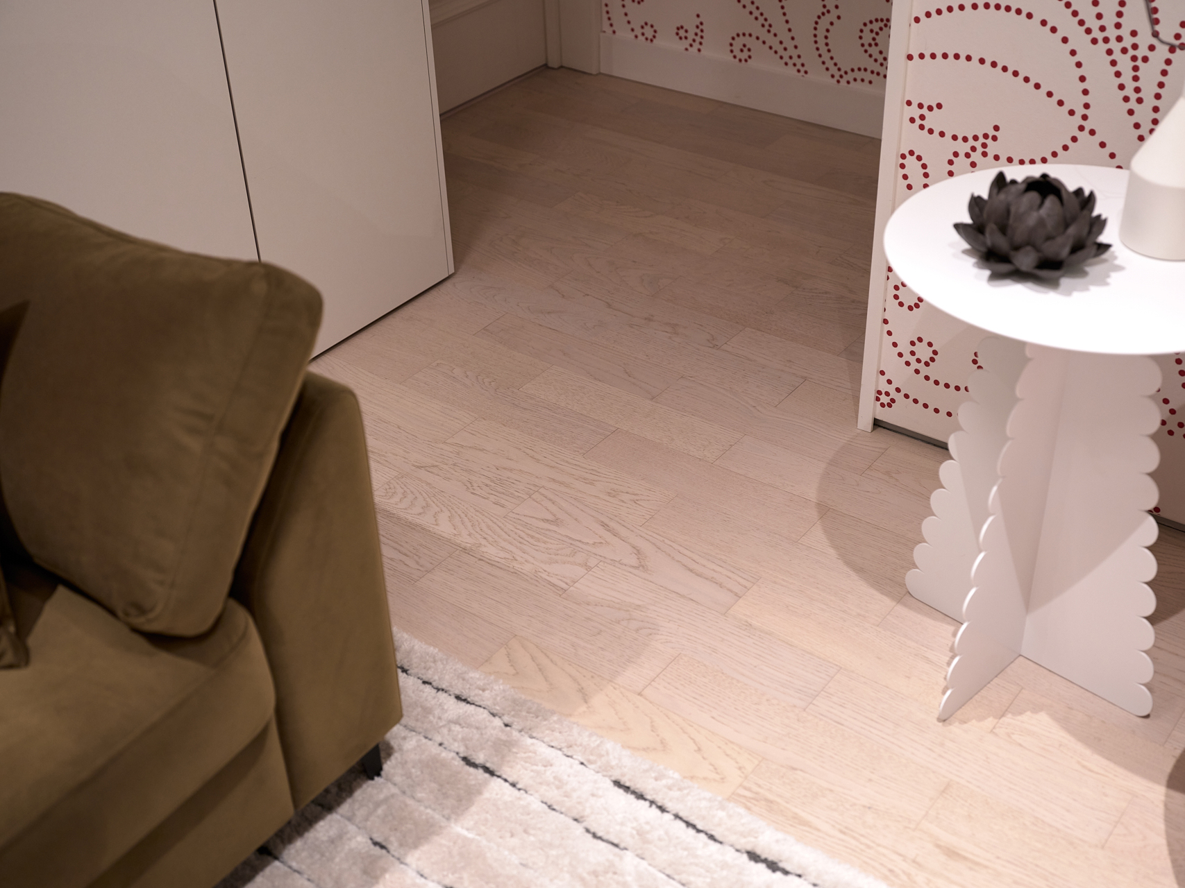 Композитная паркетная доска Quartz Parquet Штучный паркет Дуб Песочный 44-408 венгерская елка 400×100×5 фото в интерьере Композитная паркетная доска Quartz Parquet Штучный паркет Дуб Песочный 44-408 венгерская елка 400×100×5 фото в интерьере