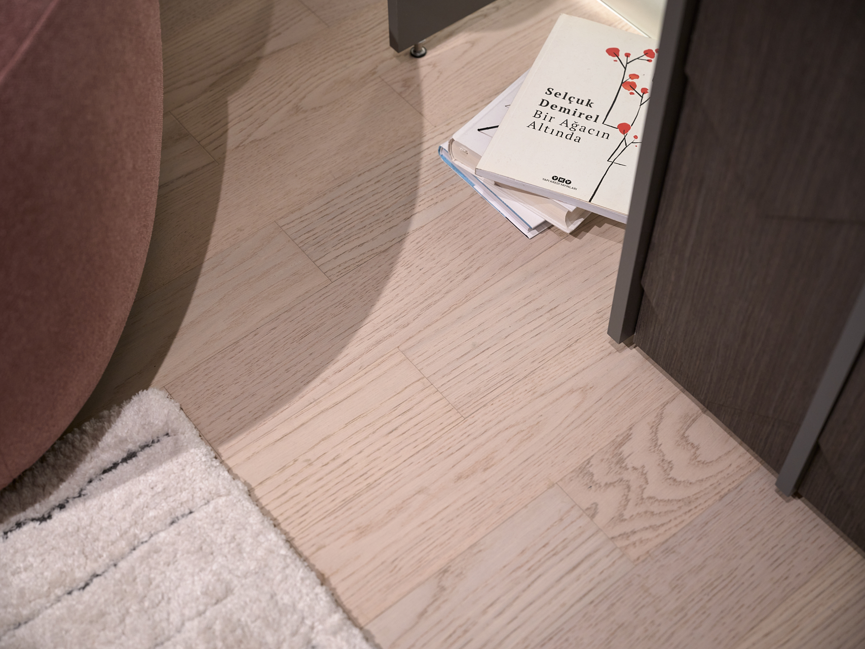 Композитная паркетная доска Quartz Parquet Штучный паркет Дуб Песочный 44-408 венгерская елка 400×100×5 фото в интерьере Композитная паркетная доска Quartz Parquet Штучный паркет Дуб Песочный 44-408 венгерская елка 400×100×5 фото в интерьере