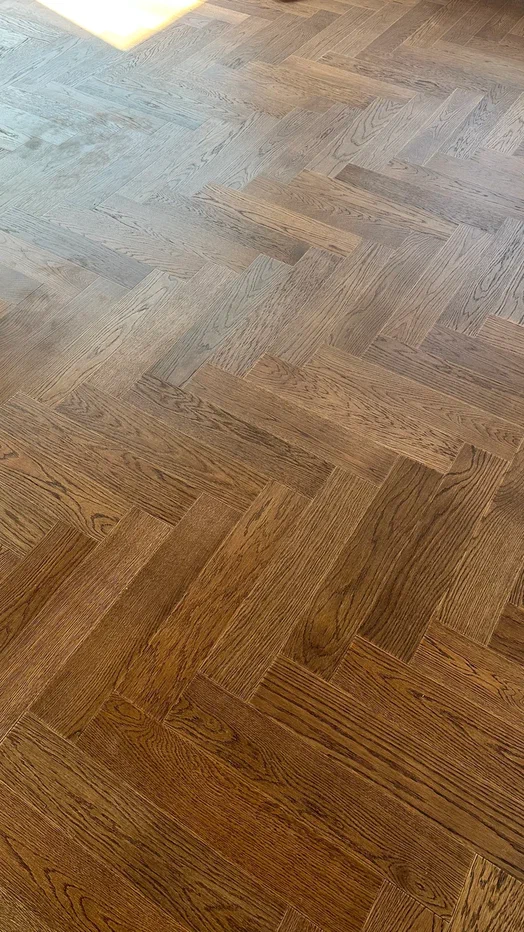 Композитная паркетная доска Quartz Parquet Штучный паркет Дуб Брауни 44-413 венгерская елка 400×100×5 Композитная паркетная доска Quartz Parquet Штучный паркет Дуб Брауни 44-413 венгерская елка 400×100×5