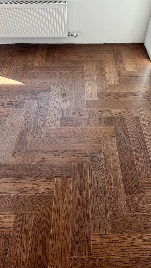 Композитная паркетная доска Quartz Parquet Штучный паркет Дуб Брауни 44-413 венгерская елка 400×100×5 Композитная паркетная доска Quartz Parquet Штучный паркет Дуб Брауни 44-413 венгерская елка 400×100×5