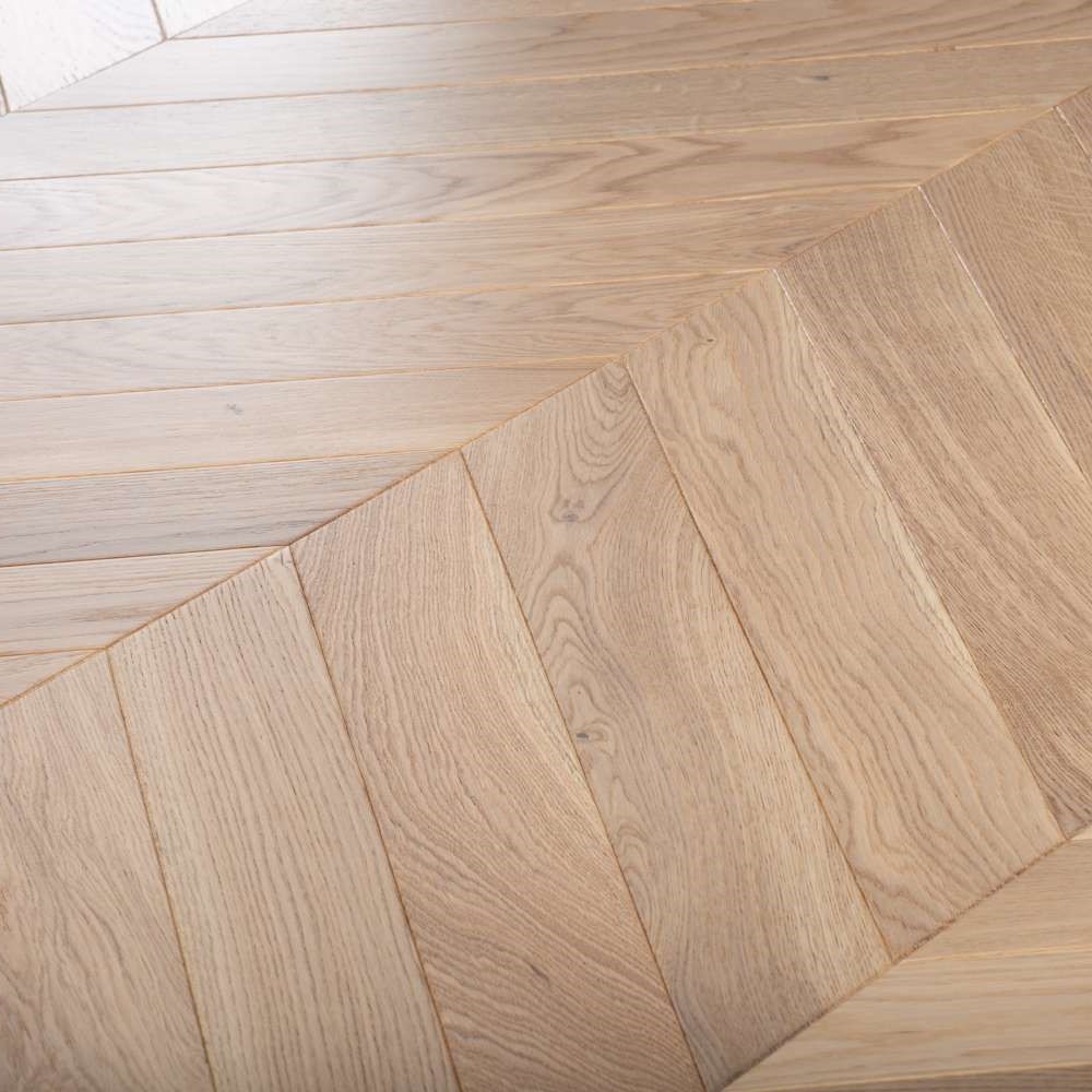 Инженерная доска Lab Arte Chevron Pro Дуб 2006 натур лак французская елка 328×125×14