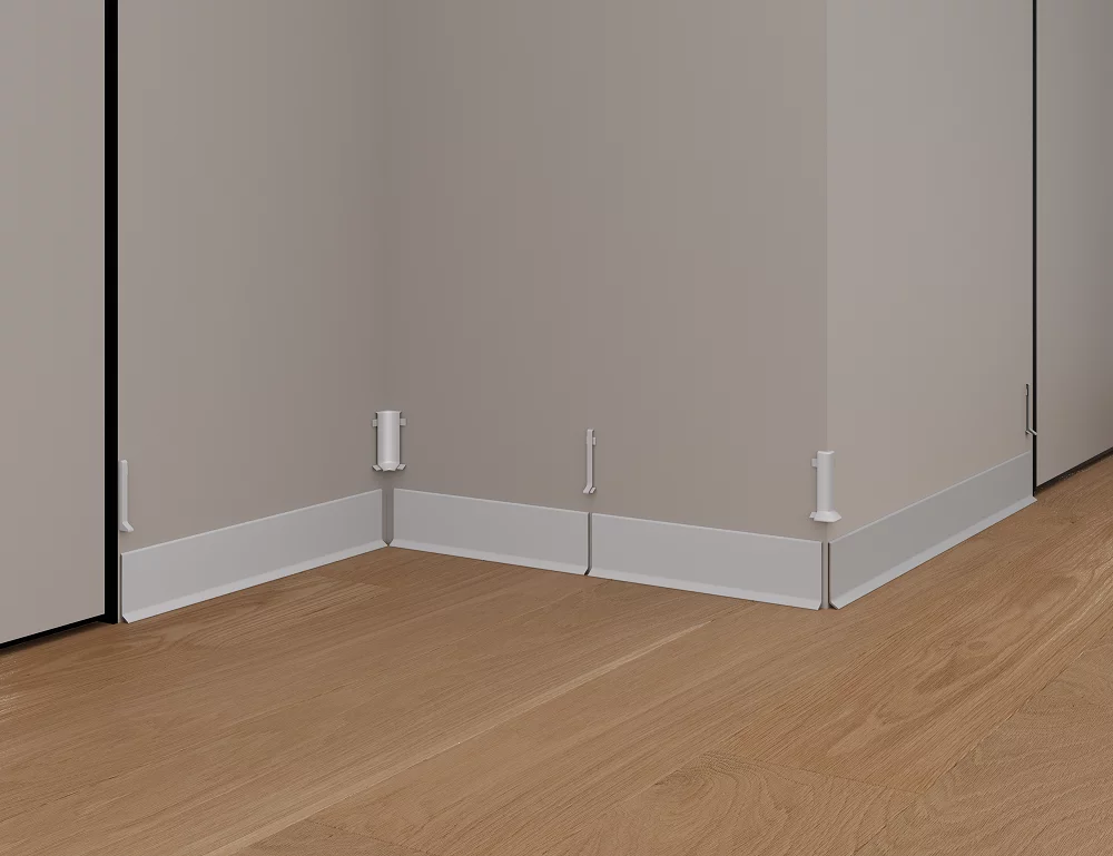 Заглушка алюминиевая для плинтуса Laconistiq Adhesive Белый RAL 9016 матовый 114-22-60 60 мм 2 шт/уп фото в интерьере
