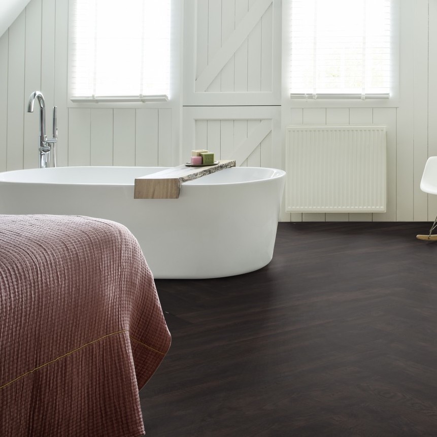 Кварцвиниловая плитка Moduleo клеевая Roots Herringbone Country Oak 54991 венгерская елка 632×158×2,5 фото в интерьере Кварцвиниловая плитка Moduleo клеевая Roots Herringbone Country Oak 54991 венгерская елка 632×158×2,5 фото в интерьере