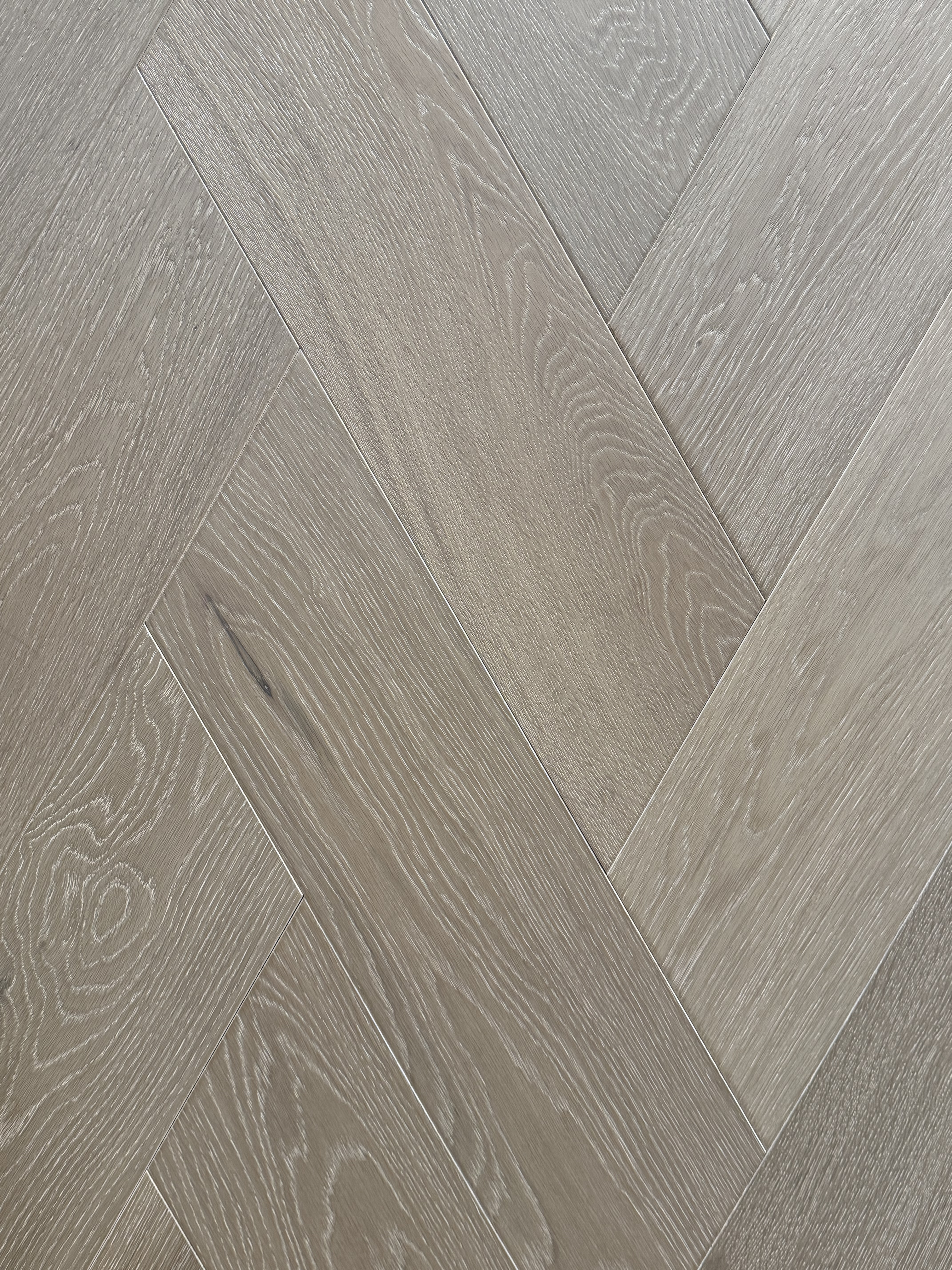 Инженерная доска HM Flooring Дуб Diamond Sugar прайм итальянская елка 530×150×14 Инженерная доска HM Flooring Дуб Diamond Sugar прайм итальянская елка 530×150×14