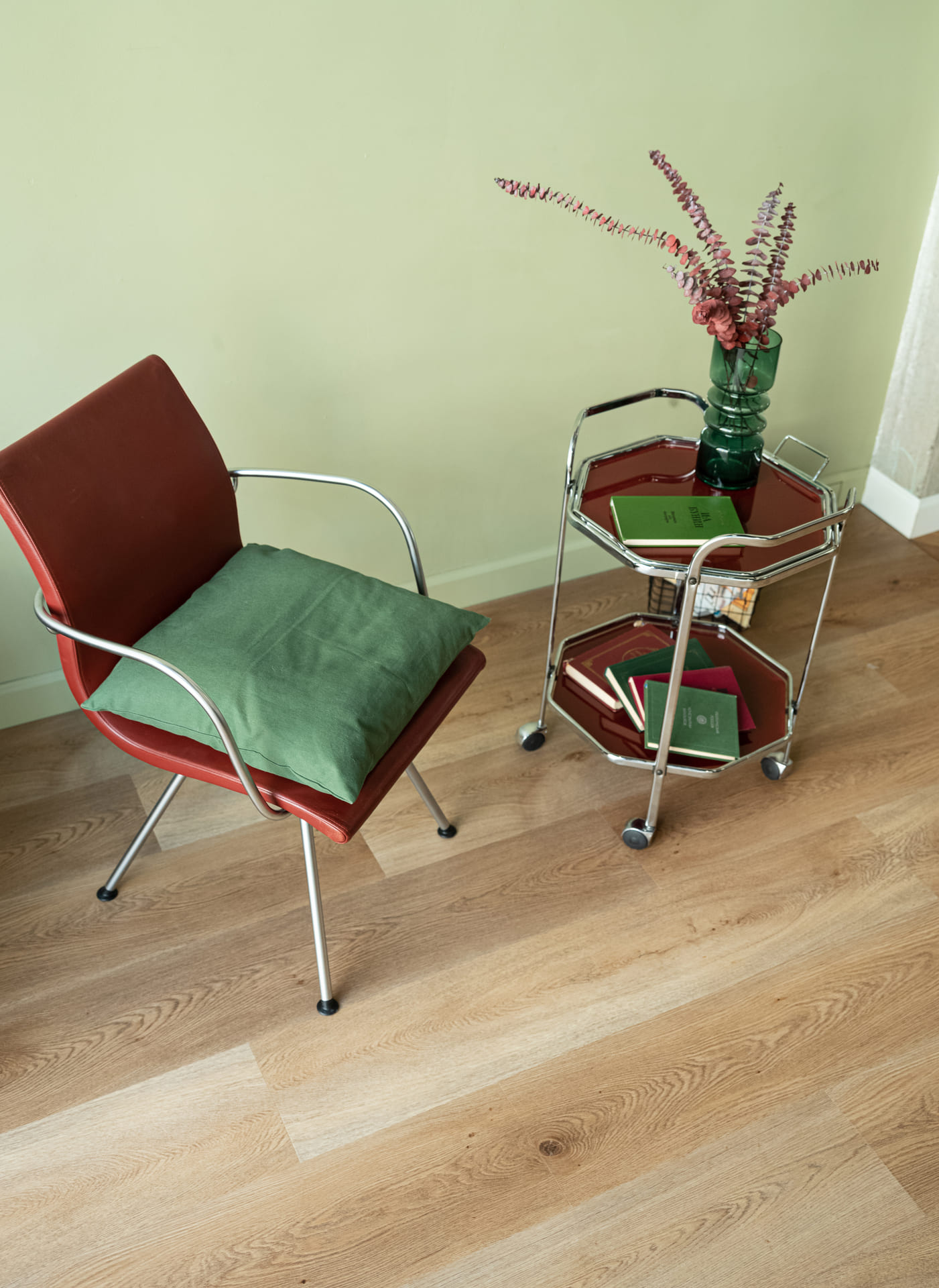 Кварцвиниловый SPC ламинат Vinilam Vinilpol Дуб Портофино 7895-EIR 1220×228×6 фото в интерьере