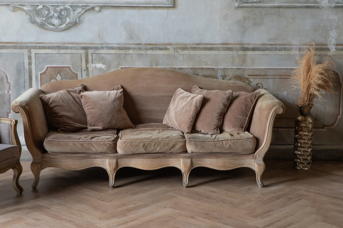 Кварцвиниловый SPC ламинат Vinilam Vinilpol Herringbone Паркет Бруно 9965 венгерская елка 762×127×7 фото в интерьере