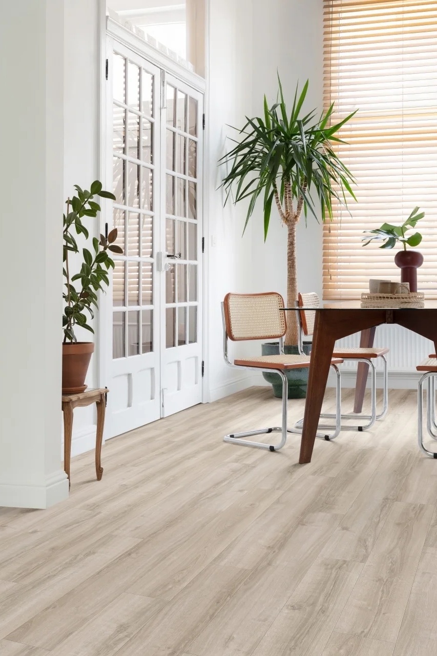 Кварцвиниловый SPC ламинат Adelar Eterna Summer Oak 05225 400087745 1220×181×5 фото в интерьере