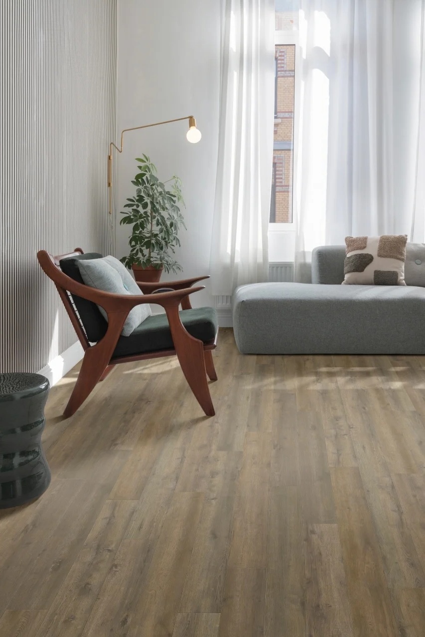 Кварцвиниловый SPC ламинат Adelar Eterna Acoustic Major Oak 05871 400087687 1220×181×6 фото в интерьере