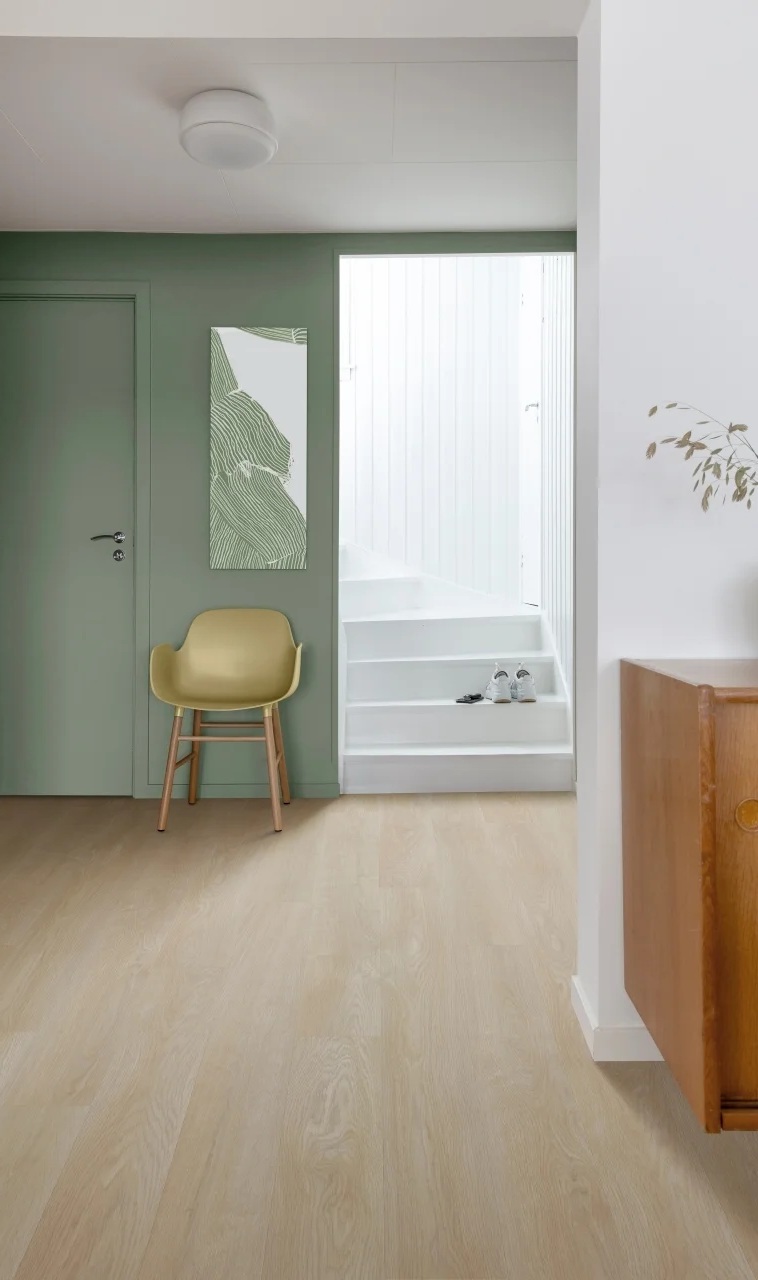 Кварцвиниловый SPC ламинат Adelar Eterna Acoustic Somerset Oak 05333 400087681 1220×181×6 фото в интерьере