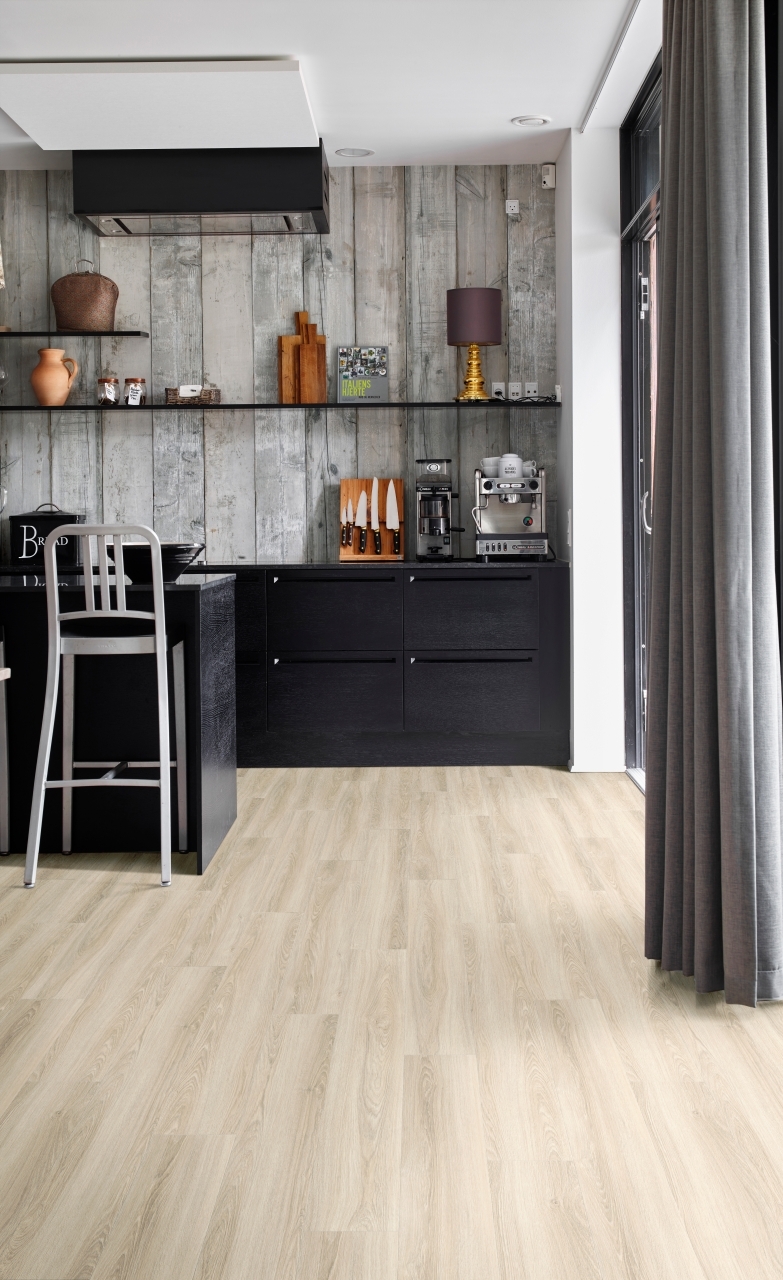 Кварцвиниловый SPC ламинат Adelar Solida Riviera Oak 03239 400087300 1219×178×4 фото в интерьере