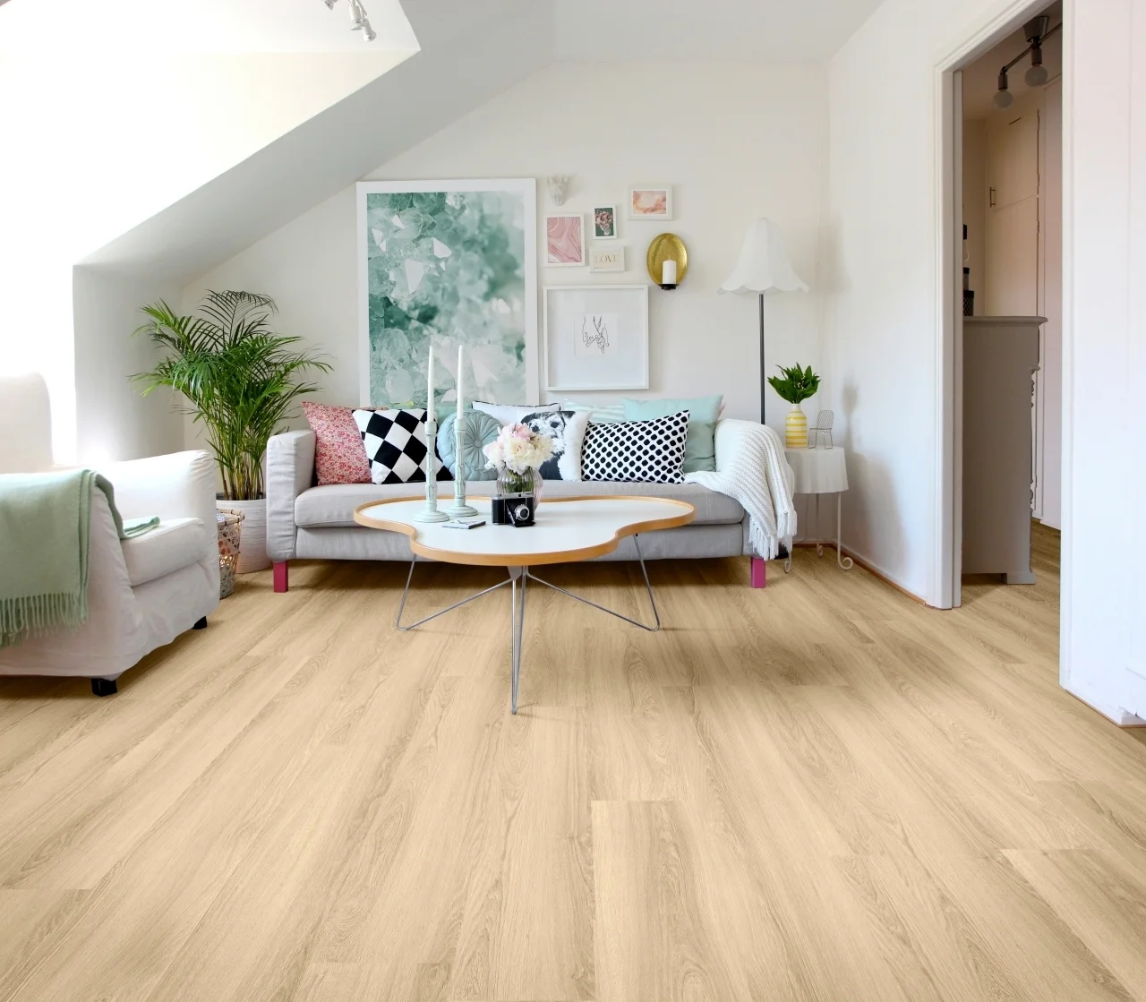 Кварцвиниловый SPC ламинат Adelar Solida Acoustic Riviera Oak 03254 400087430 1219×178×5 фото в интерьере