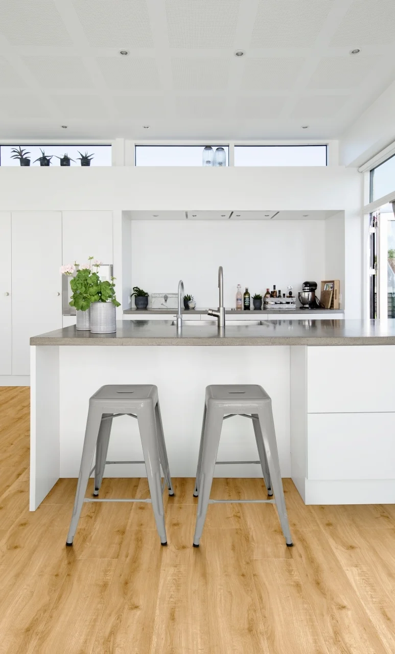 Кварцвиниловый SPC ламинат Adelar Solida Acoustic European Oak 04270 400087426 1219×178×5 фото в интерьере