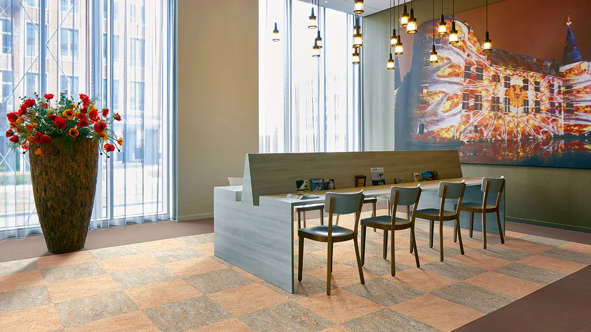 Мармолеум Forbo Modular Marble Granada t3405 500×500×2,5 фото в интерьере