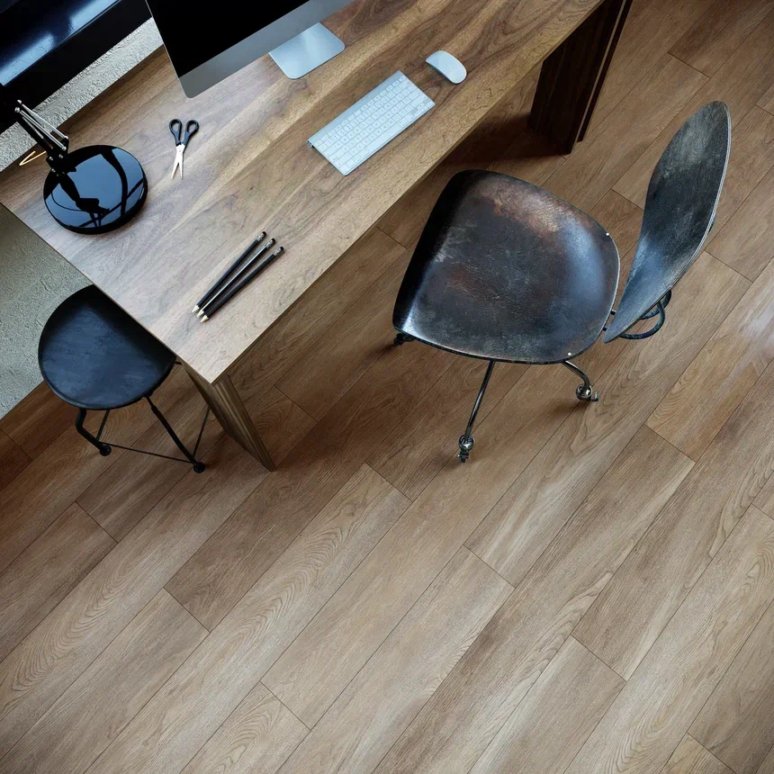 Кварцвиниловая плитка Invictus клеевая Maximus Plank New England Oak Toffee 1219×178×2,5 фото в интерьере