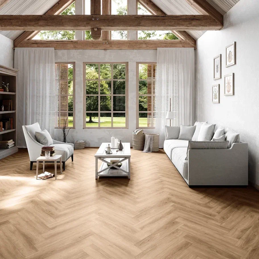 Кварцвиниловый SPC ламинат Invictus Maximus Herringbone Divine Oak Cookie венгерская елка 743×145×5 фото в интерьере