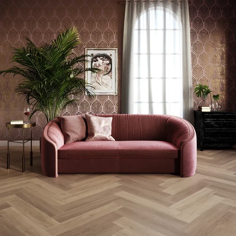 Кварцвиниловый SPC ламинат Invictus Maximus Herringbone Divine Oak Cookie венгерская елка 743×145×5 фото в интерьере