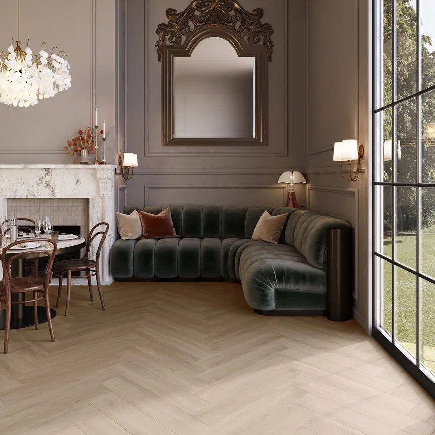 Кварцвиниловая плитка Invictus клеевая Maximus Herringbone Divine Oak Cookie венгерская елка 749×150×2,5 фото в интерьере