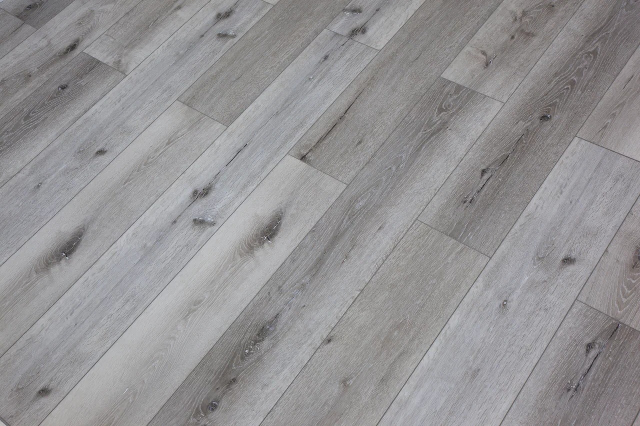 Кварцвиниловая плитка Damy Floor клеевая Family LVT Дуб Состаренный Серый T7020-5D-LVT 1227×187×2,5