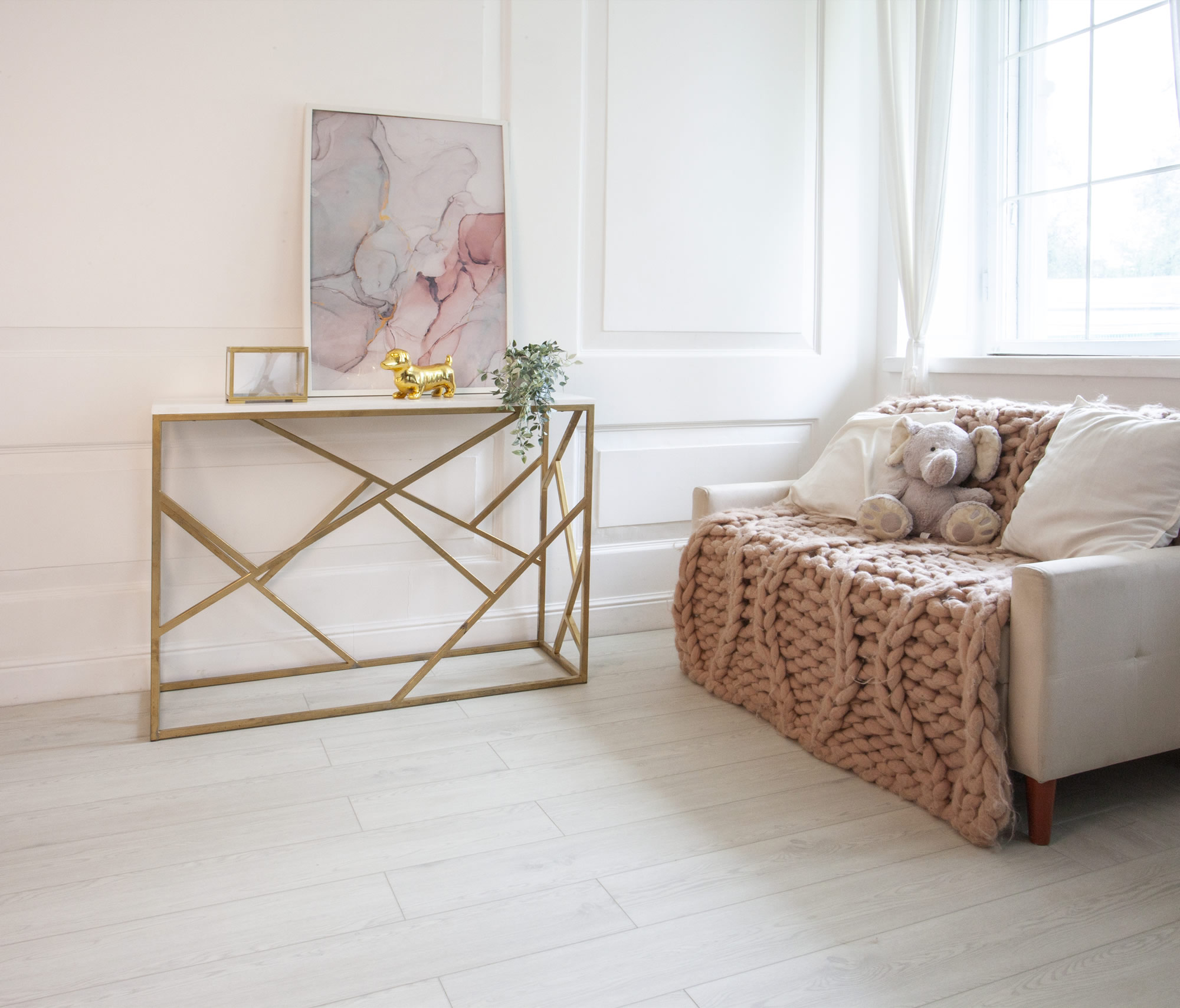 Кварцвиниловая плитка Damy Floor клеевая Family LVT Дуб Светлый TCM285-15-LVT 1227×187×2,5 фото в интерьере