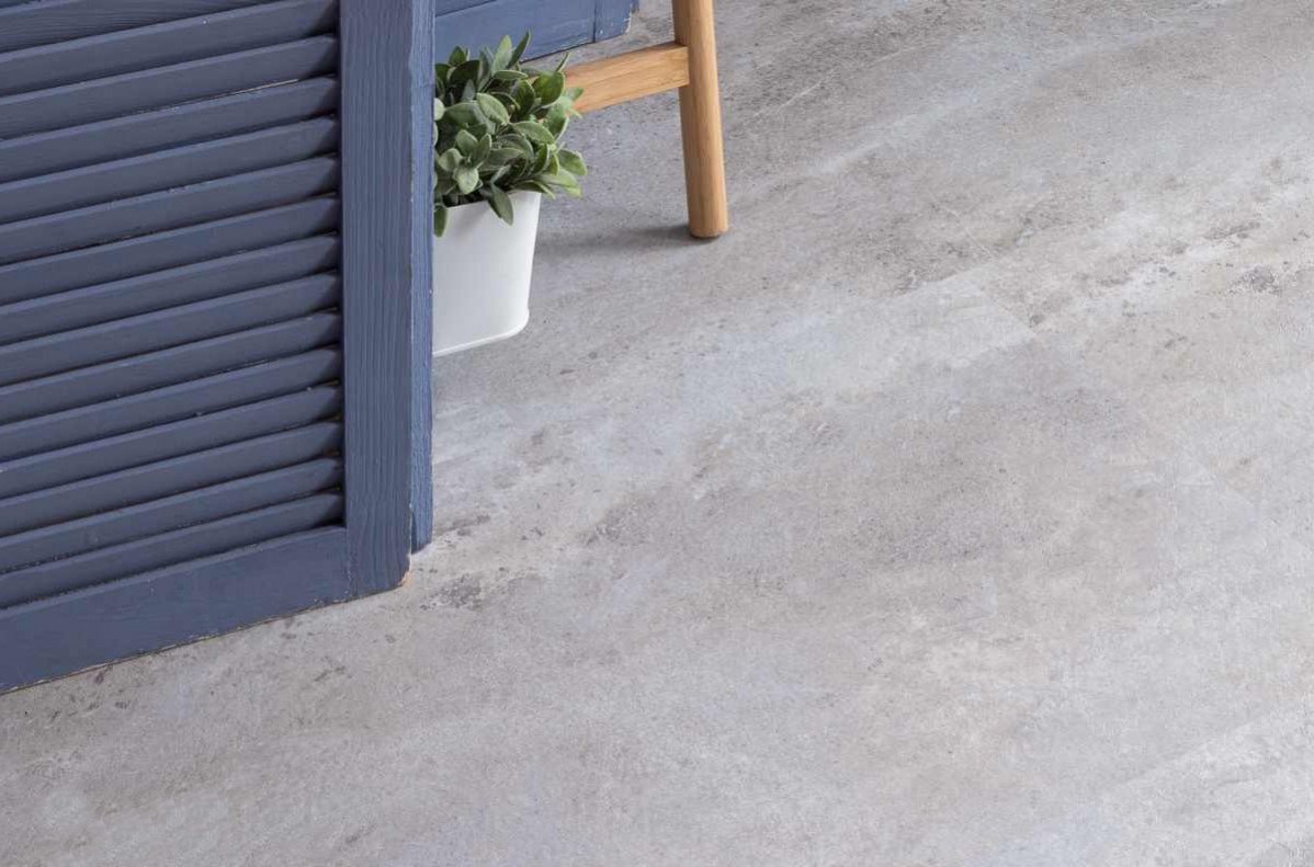 Кварцвиниловый SPC ламинат Vinilam Ceramo Stone Натуральный Камень 61608 940×470×8 фото в интерьере