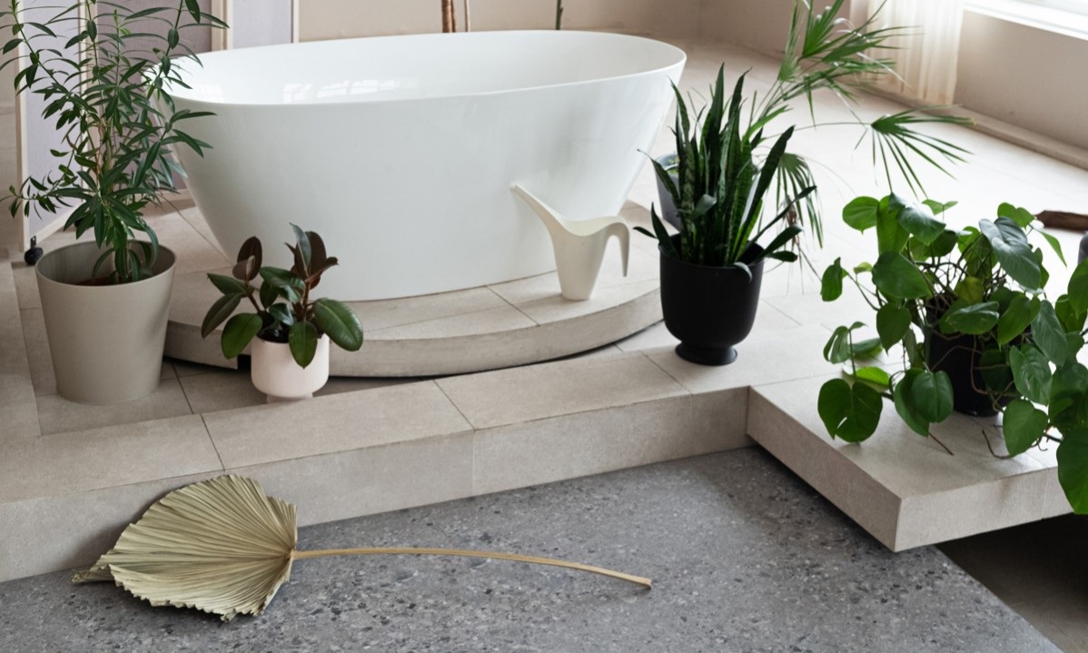 Кварцвиниловый SPC ламинат Vinilam Ceramo Stone Терраццо 71613 940×470×8 фото в интерьере