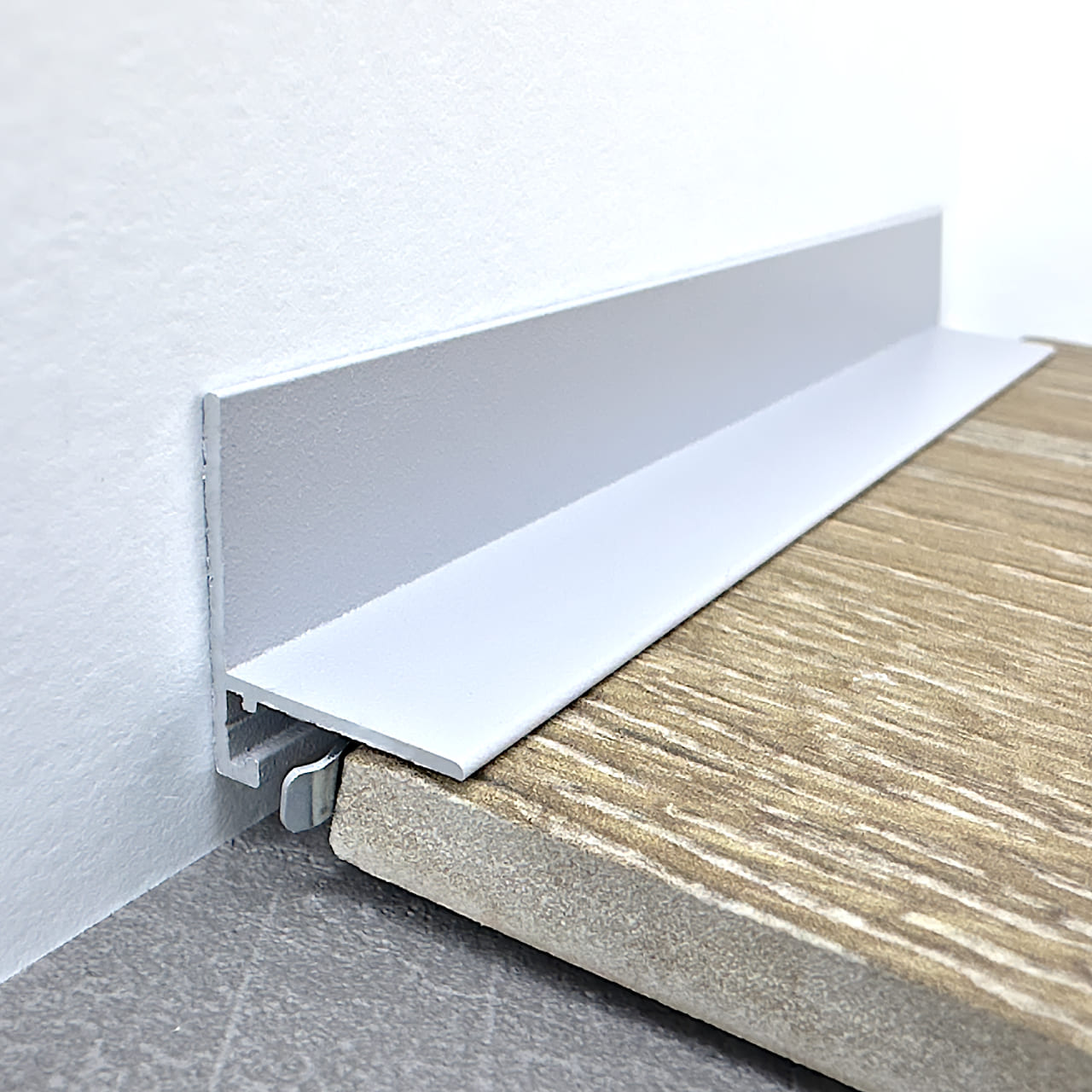 Микроплинтус алюминиевый TeckWood L-20 Серебро матовое 2000×21×16