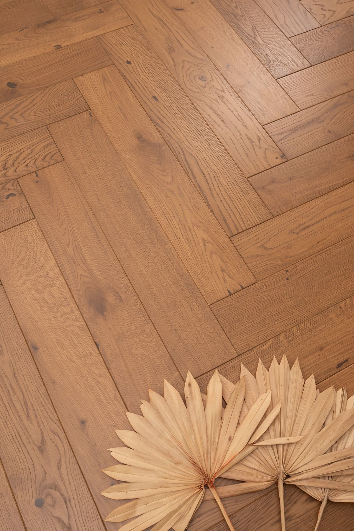 Инженерная доска Polarwood Herringbone Дуб Taman 1019ACHB8TAMA124 робуст венгерская елка 600×100×14 фото в интерьере Инженерная доска Polarwood Herringbone Дуб Taman 1019ACHB8TAMA124 робуст венгерская елка 600×100×14 фото в интерьере