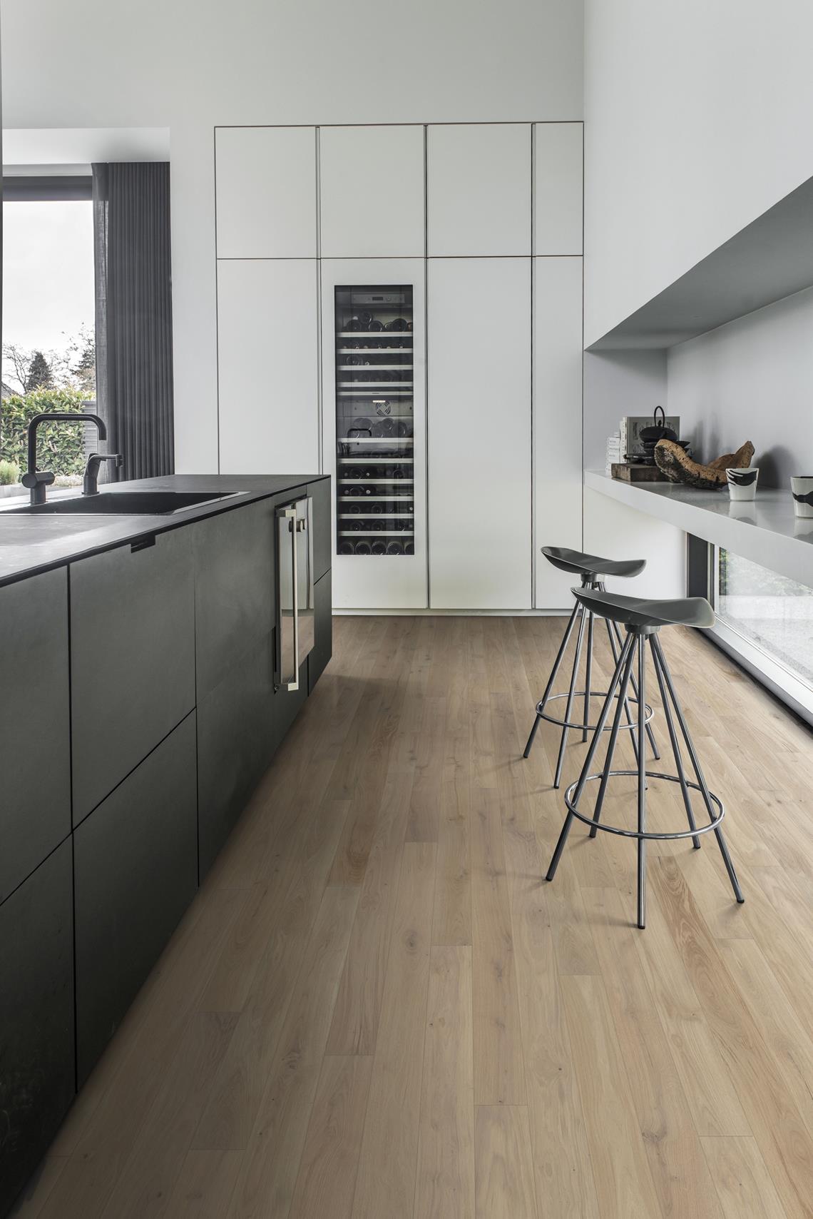 Паркетная доска Kahrs Канвас Муза Muse 13103AEK1VKW185 Variation 1860×127×13 фото в интерьере