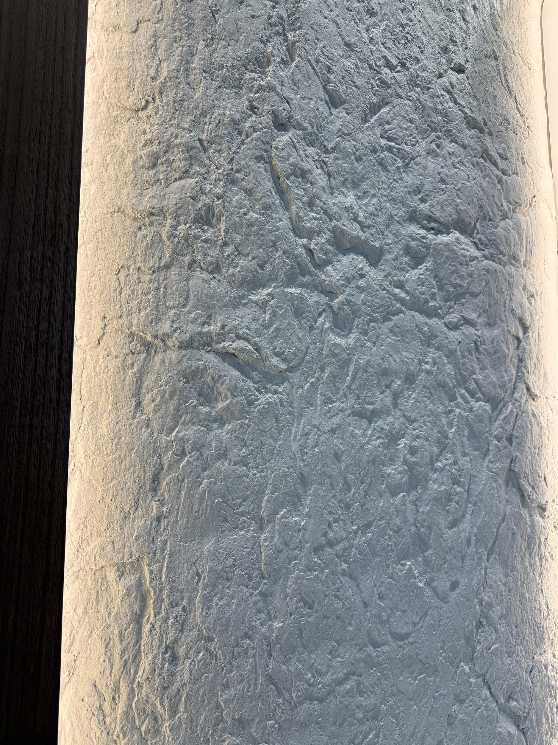 Гибкий камень под покраску Decaro Flex Stone Скала Rock D1001 3000×1160×3-13 фото в интерьере Гибкий камень под покраску Decaro Flex Stone Скала Rock D1001 3000×1160×3-13 фото в интерьере