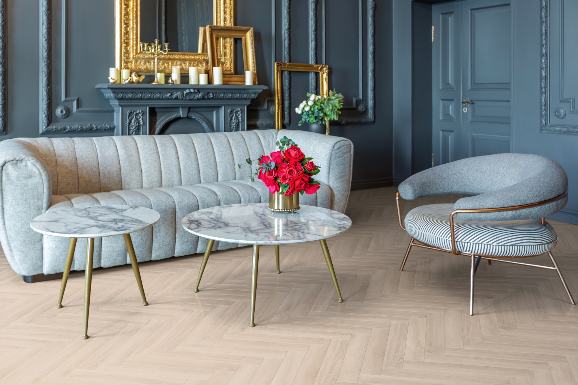 Кварцвиниловый SPC ламинат Aquafloor Parquet Plus AF6026PQ венгерская елка 720×120×7 фото в интерьере