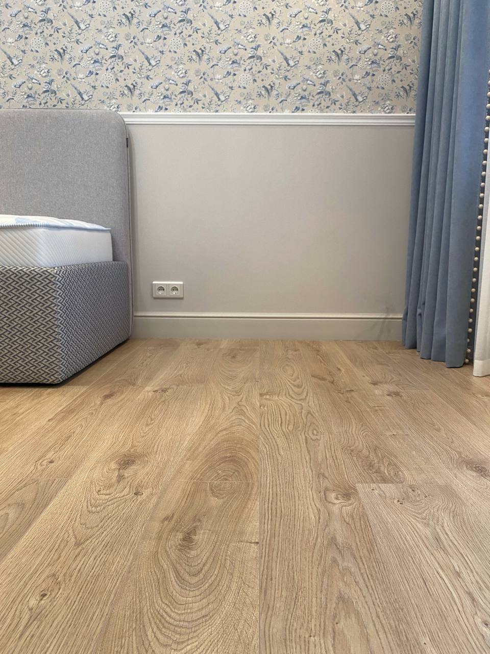 Ламинат My Floor Cottage Дуб Бежевый Атласный MV808 1380×193×8 фото в интерьере
