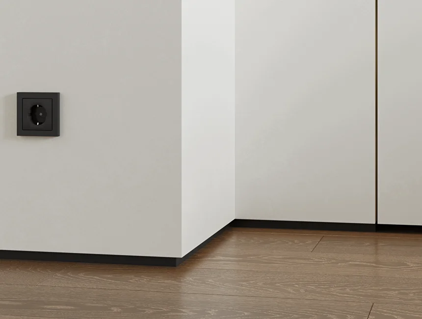 Плинтус алюминиевый теневой с подсветкой Laconistiq Light Doors Черный муар 38-31-300 3000×36×15,5 фото в интерьере