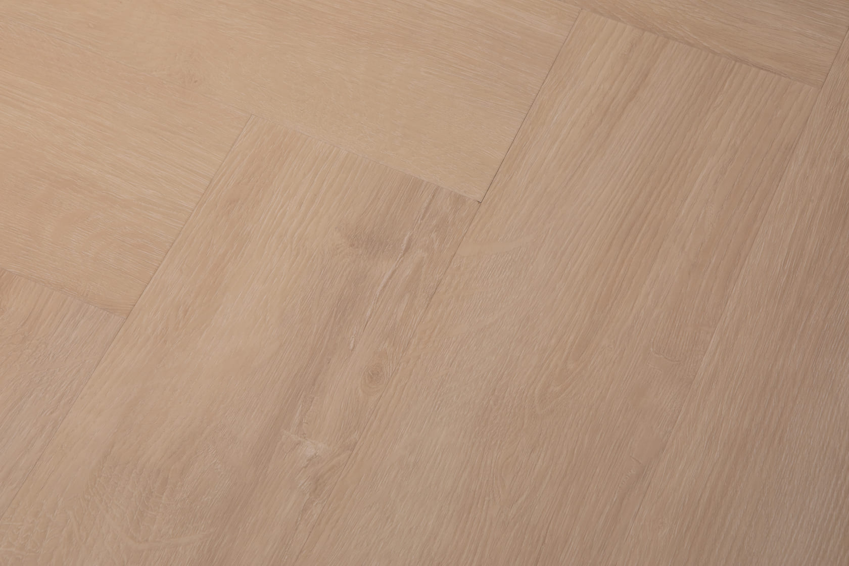Кварцвиниловая плитка Vinilam клеевая Vinilpol Herringbone Glue Паркет Руссо 9966 венгерская елка 609,6×152,4×2,5 фото в интерьере