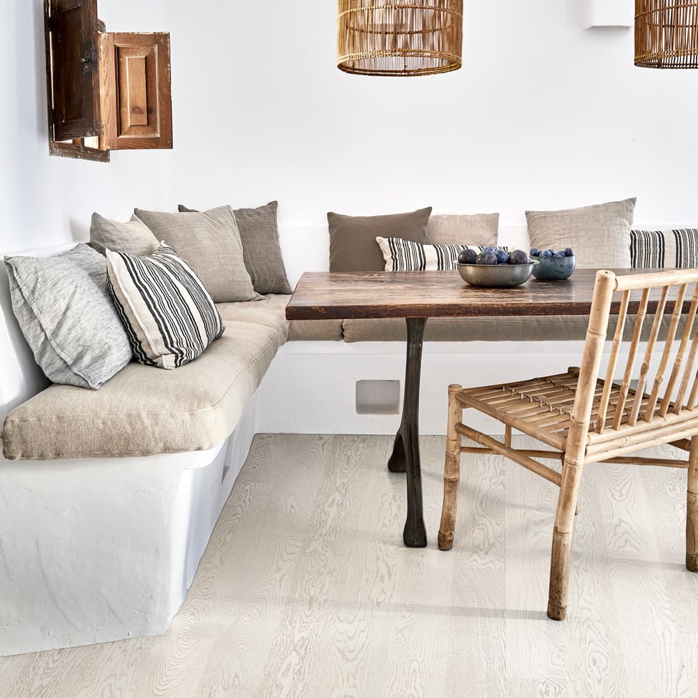 Паркетная доска Karelia Essence Дуб 4 Story Polar White 10110748A4094111 Natur 1116×138×14 фото в интерьере