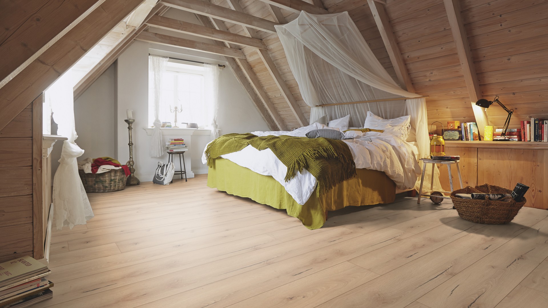 Ламинат Meister LL 150 Дуб Лайт крэкд Light cracked oak 600007-2052220-06258 2052×220×8 фото в интерьере