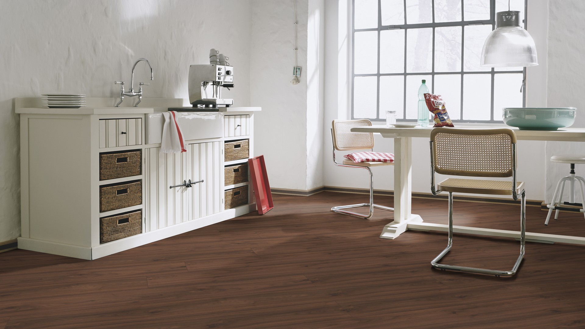 Ламинат Meister LL 150/6389 Орех Amore 2052×220×8 фото в интерьере