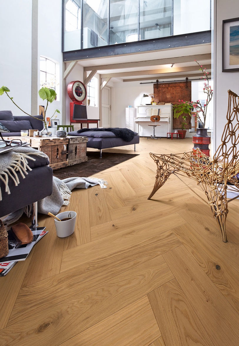 Паркетная доска Meister PS 500 Residence Дуб витал лак 8377 елка 710×142×13 фото в интерьере Паркетная доска Meister PS 500 Residence Дуб витал лак 8377 елка 710×142×13 фото в интерьере