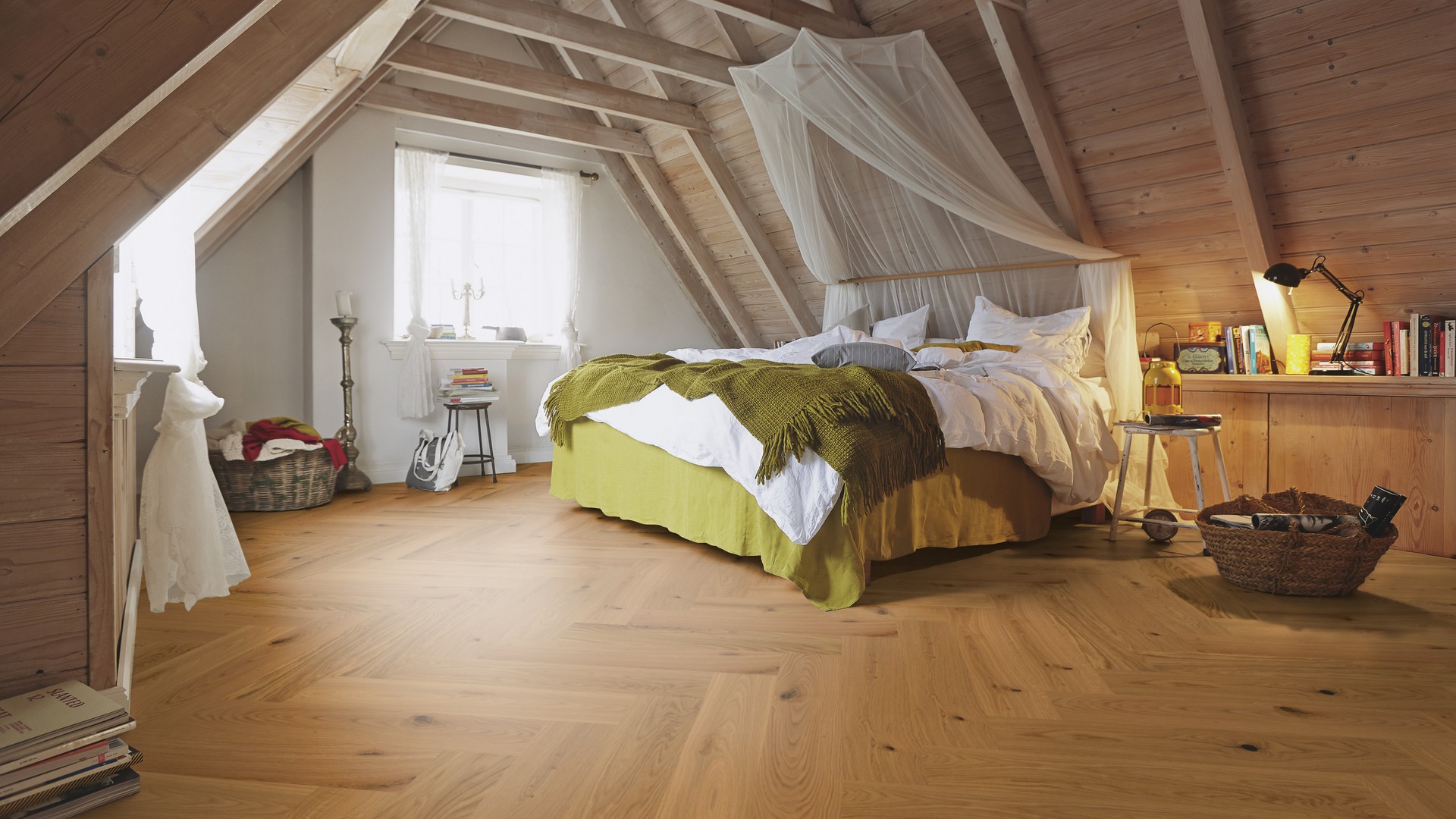 Паркетная доска Meister PS 500 Residence Дуб витал лак 8377 елка 710×142×13 фото в интерьере Паркетная доска Meister PS 500 Residence Дуб витал лак 8377 елка 710×142×13 фото в интерьере