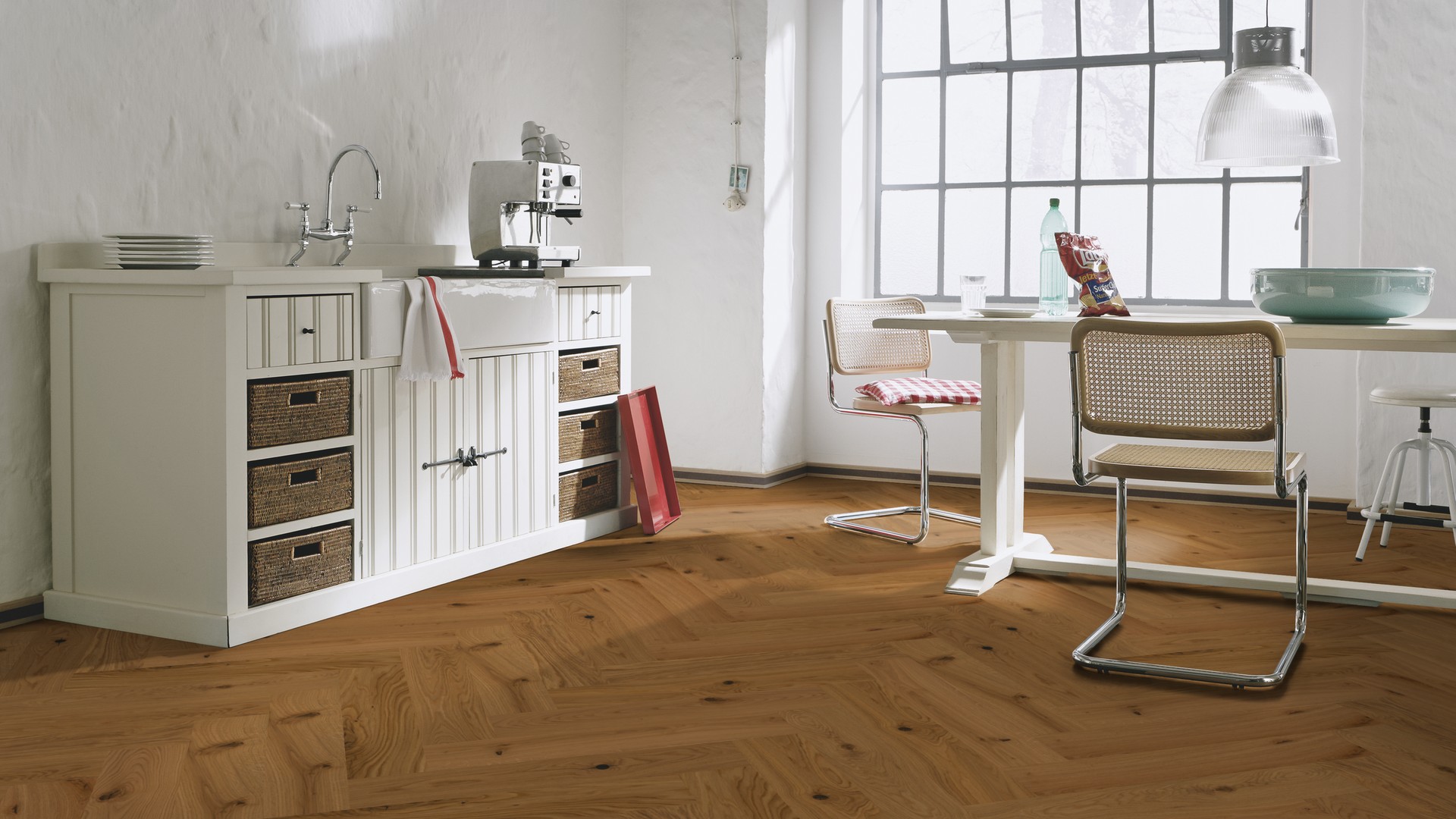 Паркетная доска Meister PS 500 Residence Дуб витал лак 8377 елка 710×142×13 фото в интерьере Паркетная доска Meister PS 500 Residence Дуб витал лак 8377 елка 710×142×13 фото в интерьере