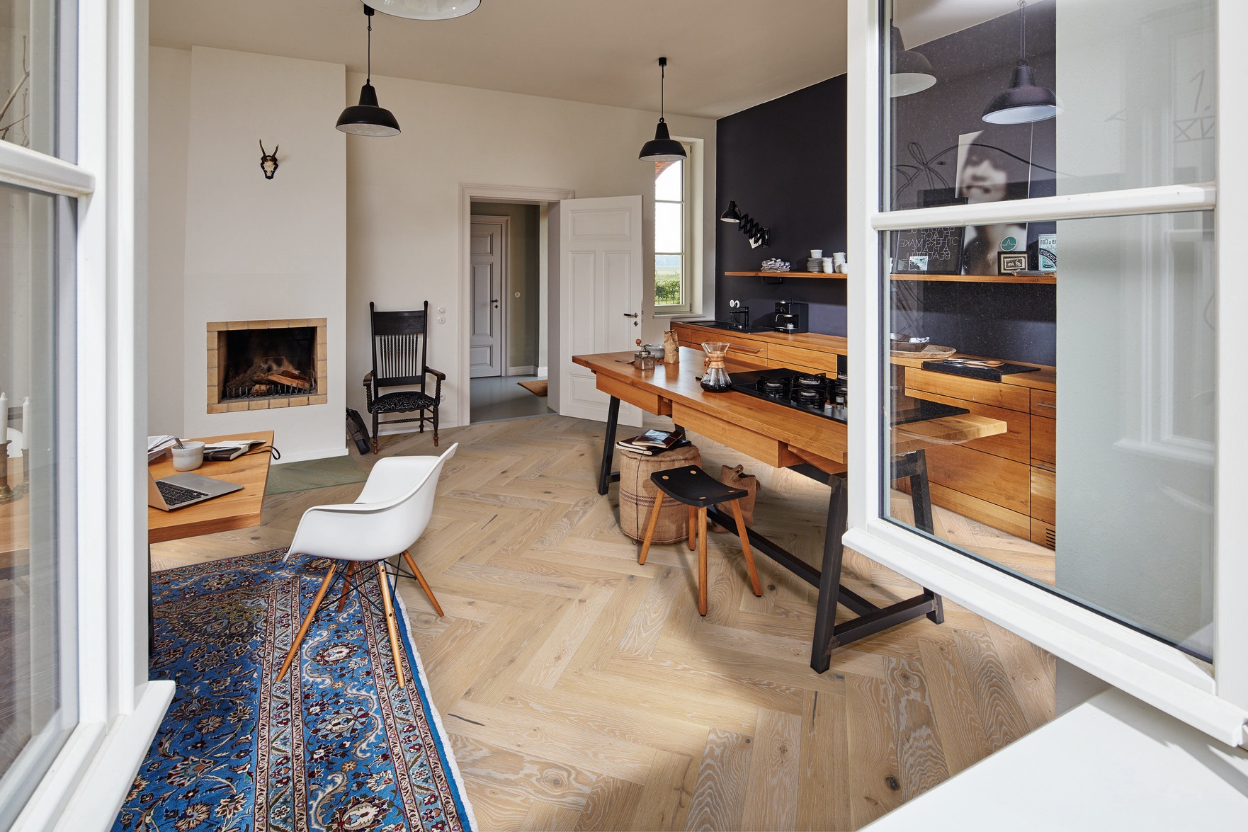 Паркетная доска Meister PS 500 Residence Дуб витал Белёный 8804 елка 710×142×13 фото в интерьере Паркетная доска Meister PS 500 Residence Дуб витал Белёный 8804 елка 710×142×13 фото в интерьере