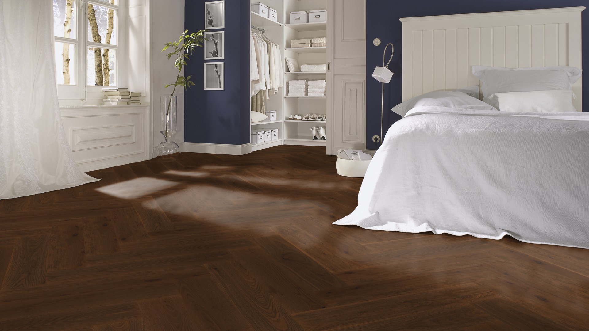 Паркетная доска Meister PS 500 Residence Дуб витал Приглушенный 8813 елка 710×142×13 фото в интерьере Паркетная доска Meister PS 500 Residence Дуб витал Приглушенный 8813 елка 710×142×13 фото в интерьере