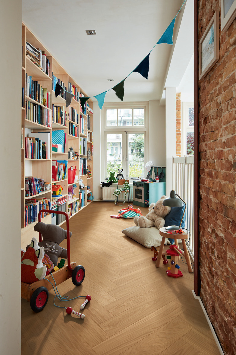 Паркетная доска Meister PS 500 Residence Дуб гармония масло 8807 елка 710×142×13 фото в интерьере Паркетная доска Meister PS 500 Residence Дуб гармония масло 8807 елка 710×142×13 фото в интерьере