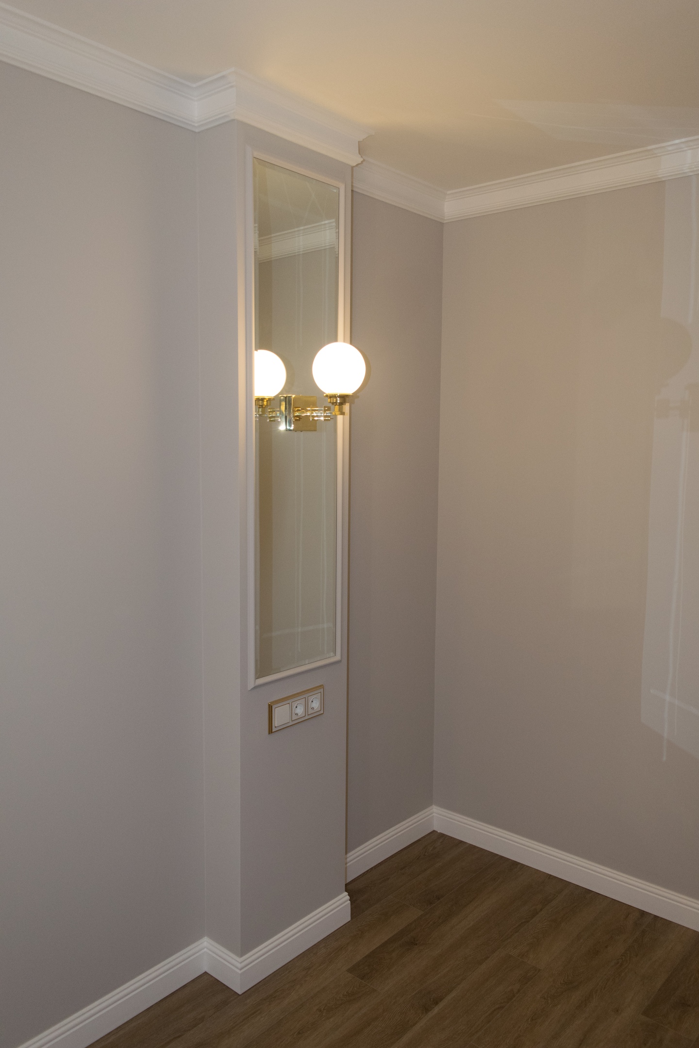 Краска Lanors Mons цвет Серый шелк Grey Silk 96 Interior 1 л фото в интерьере