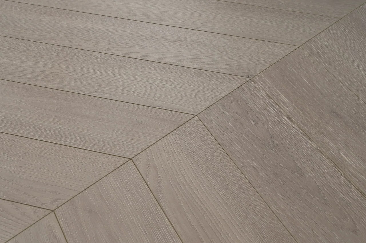 Ламинат CBM Chevron Дуб Магена 604 французская елка 679×147×12