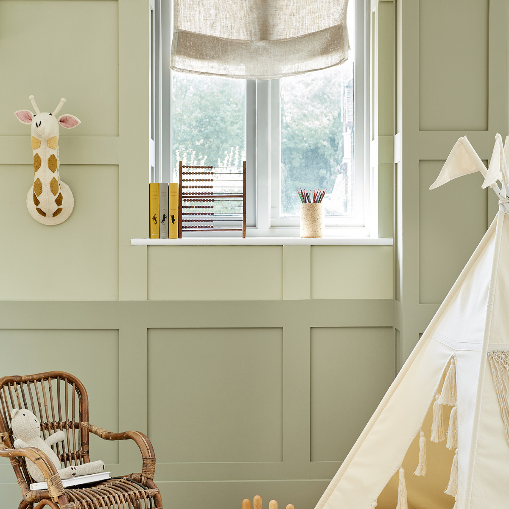 Краска Little Greene цвет Green Stone Light 269 Absolute Matt 0.06 л фото в интерьере