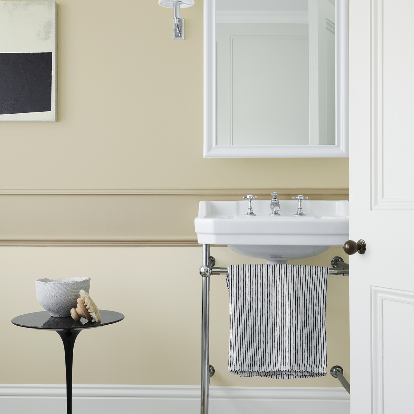 Краска Little Greene цвет Travertine Mid 273 Absolute Matt 0.06 л фото в интерьере